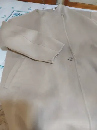 Chaquetón mujer color camel tallaL/XL.