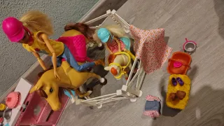 Barbie e Chelsie con cavalli e Barbie pasticcera