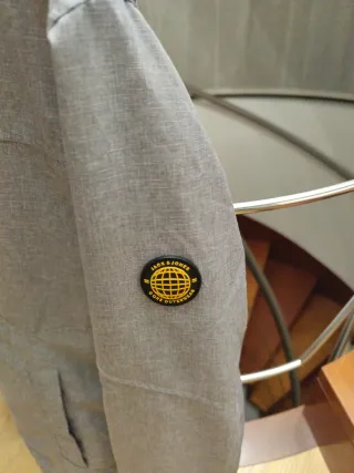 Anorak Jack & Jones Gris Talla S