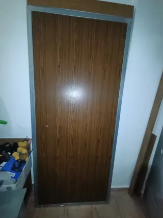 Puerta antiokupas+ montaje