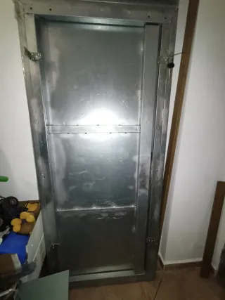 Puerta antiokupas+ montaje