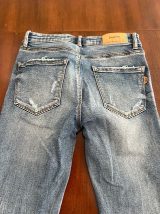 Pantalón vaquero azul Stradivarius T.36