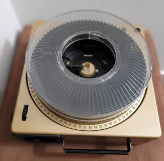 Proyector Kodak Carousel S-AV 2050 Gold.