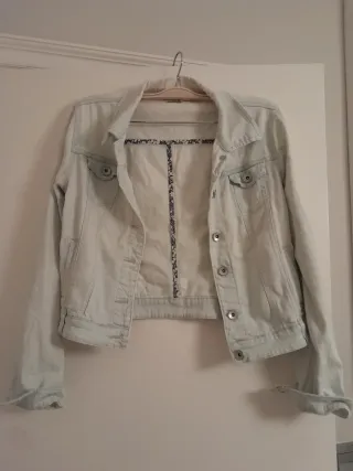 Chaqueta vaquera clara de verano.