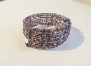 Pulsera de cuentas rosa y plateada