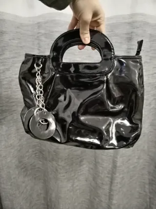 Borsa nera con tracolla