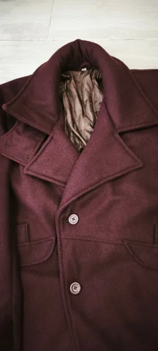 Abrigo color granate