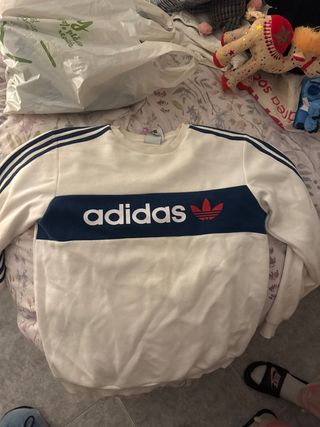 Sudadera Adidas blanca y azul