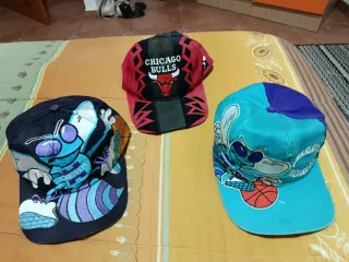 Gorras Vintage Chicago Bulls y Hornets