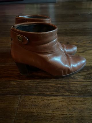 Botines de tacón marrones