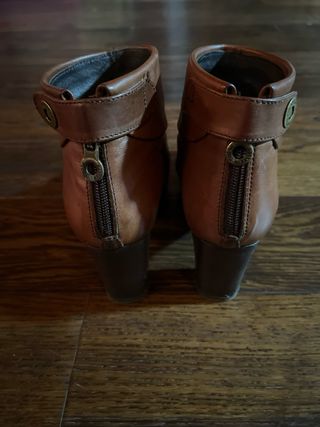 Botines de tacón marrones