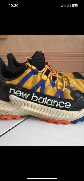 Zapatillas New Balance Amarillas y Azules