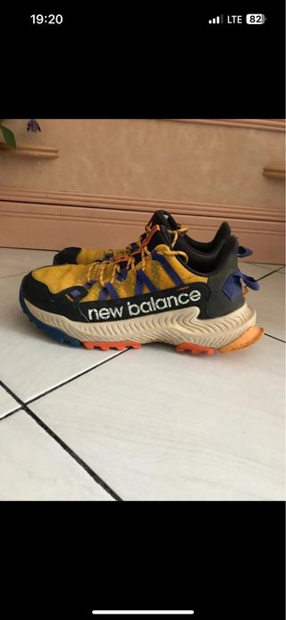 Zapatillas New Balance Amarillas y Azules