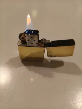 Mechero Zippo Dorado