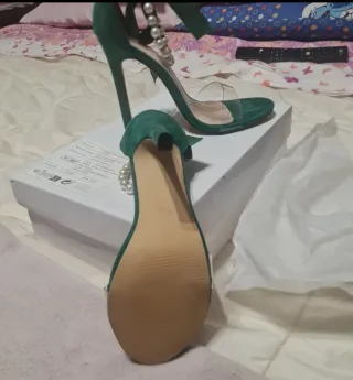 Sandali verdi con perle