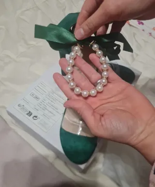 Sandali verdi con perle