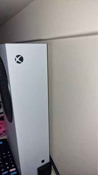 Xbox Series S con mando y memoria ampliada