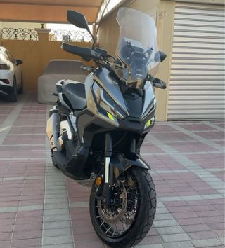 Honda X-ADV 750 con golpe o siniestro