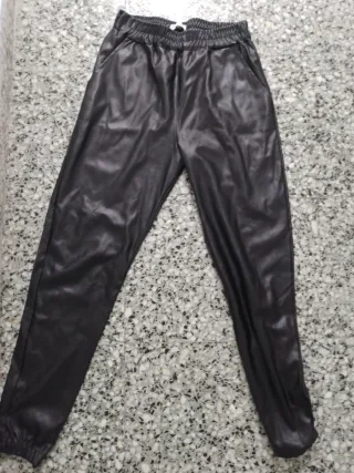 Pantalón B2U efecto piel negro Talla L