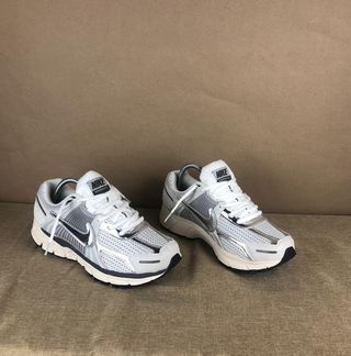 Nike plateadas talla 43