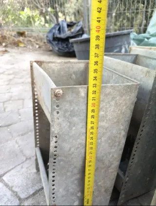 Comedero metálico para pájaros