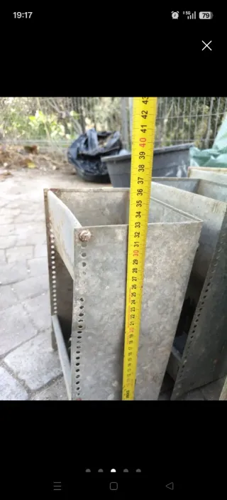 Comedero metálico para pájaros