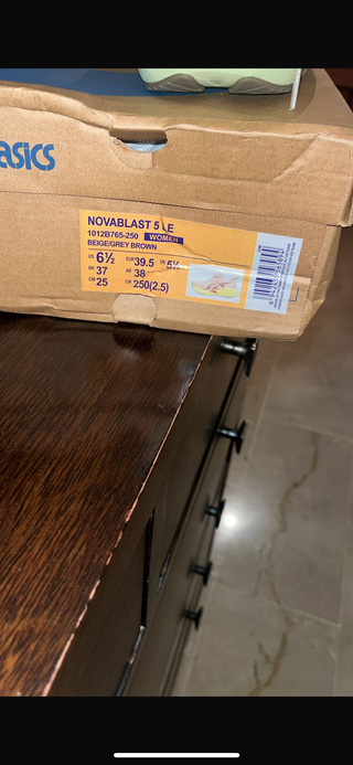 Zapatillas Asics Novablast running beige/verde