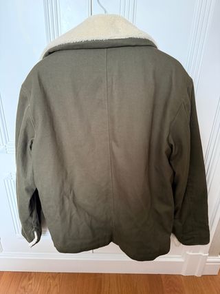 Abrigo Zara verde forro borreguito