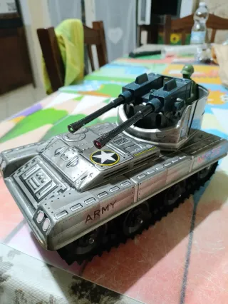 Carro armato giocattolo in latta made in Japan '60