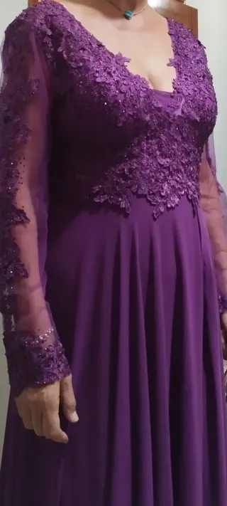 Vestido fiesta morado con pedrería