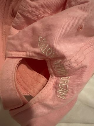 Gorro rosa con unicornio bordado