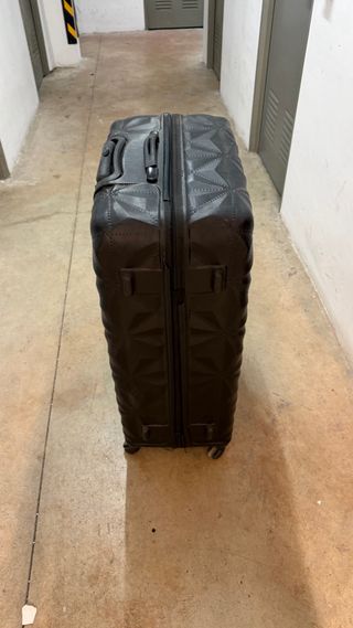 Maleta negra grande con ruedas