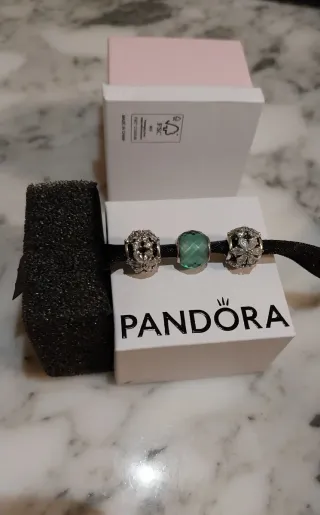 Lote Pandora 3 charms para Elena.