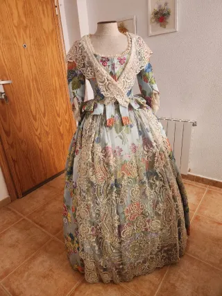 Traje Valenciana XVIII