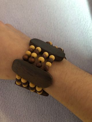 Pulsera de madera y nácar