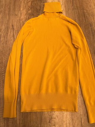 Jersey cuello alto amarillo chica