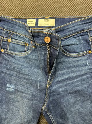 Pantalón Bershka pitillo azul T.34