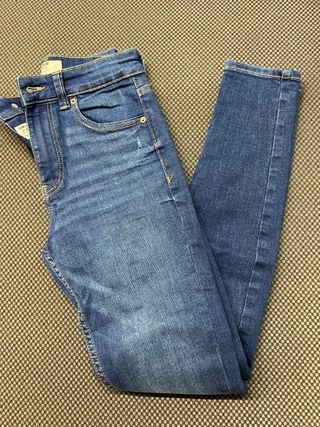 Pantalón Bershka pitillo azul T.34