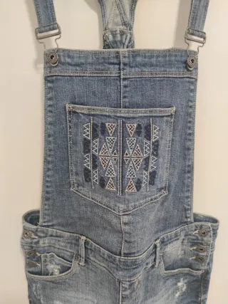 Peto vaquero corto con rotos