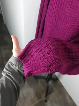 Jersey morado cuello pico tipo oversize