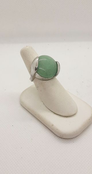Anello con giada verde e argento