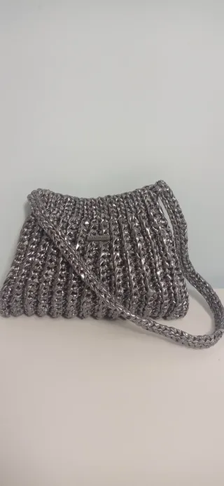 Bolso fiesta crochet plateado