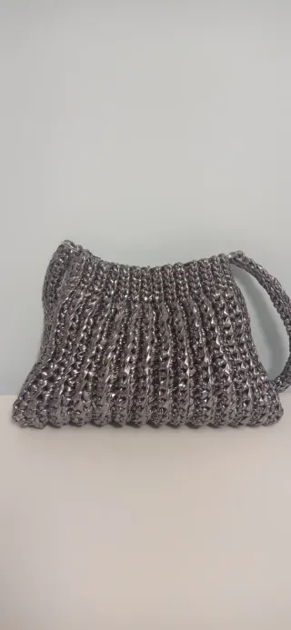 Bolso fiesta crochet plateado