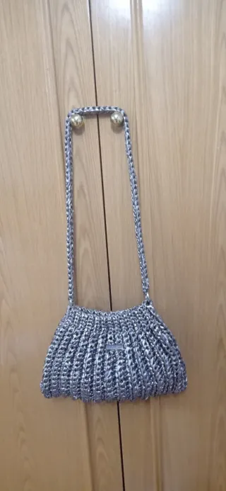 Bolso fiesta crochet plateado