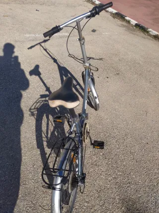 Bicicleta plegable plateada