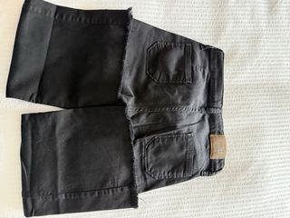 Pantalones vaqueros grises y rosas