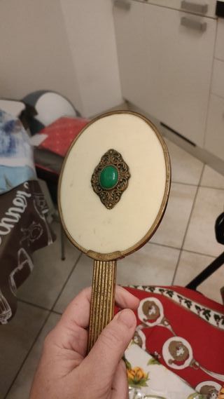 Specchio antico decorato con pietra verde