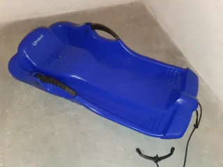 Trineo azul para nieve