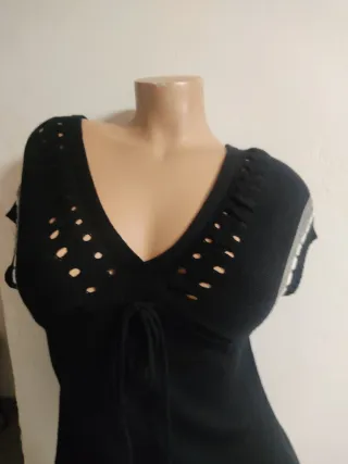 Vestido negro corto con Calados