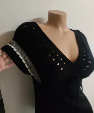 Vestido negro corto con Calados